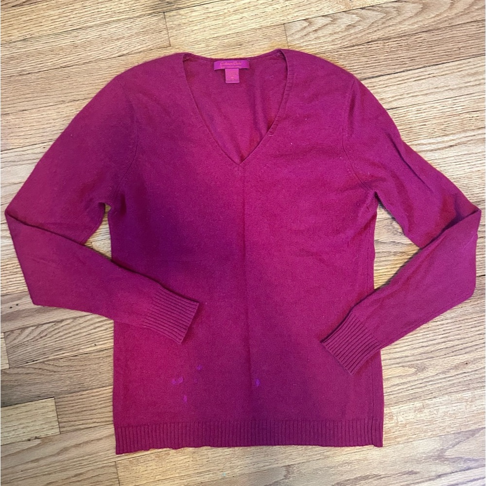 Cashmere cache / v-neck sweater / Fuschia / Medium